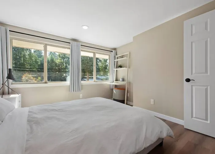 Stylish & Spacious Retreat In Downtown Bellevue