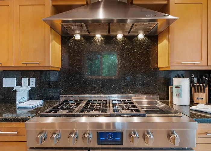 Lakeview House Centrally Located
