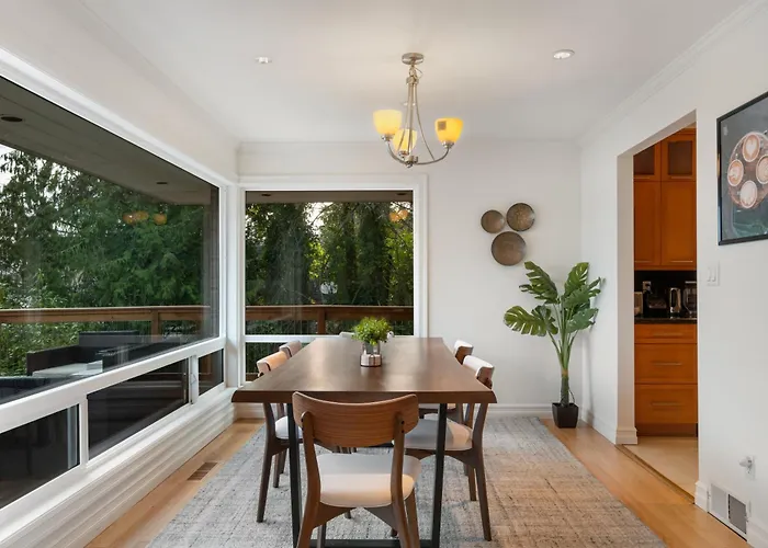 Lakeview House Centrally Located