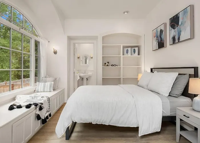 Dt Bellevue Hidden Gem With A View & Ac
