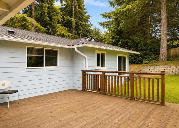 Bellevue Pet Friendly Home Fenced Yard